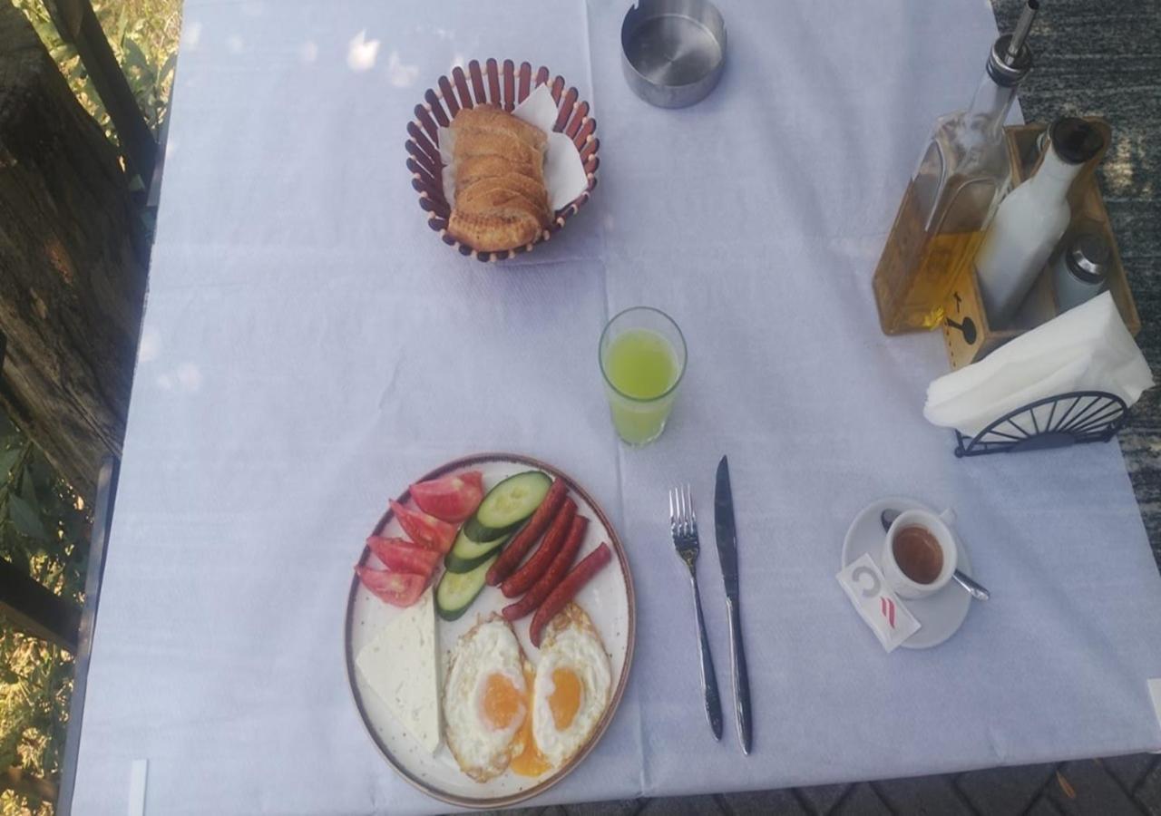 Antonia Hotel *