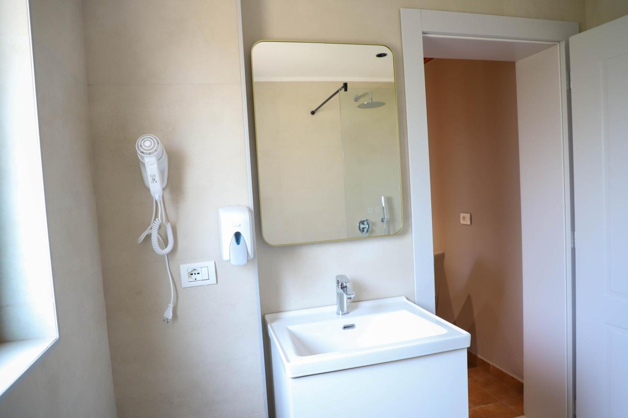 Antonia Hotel *